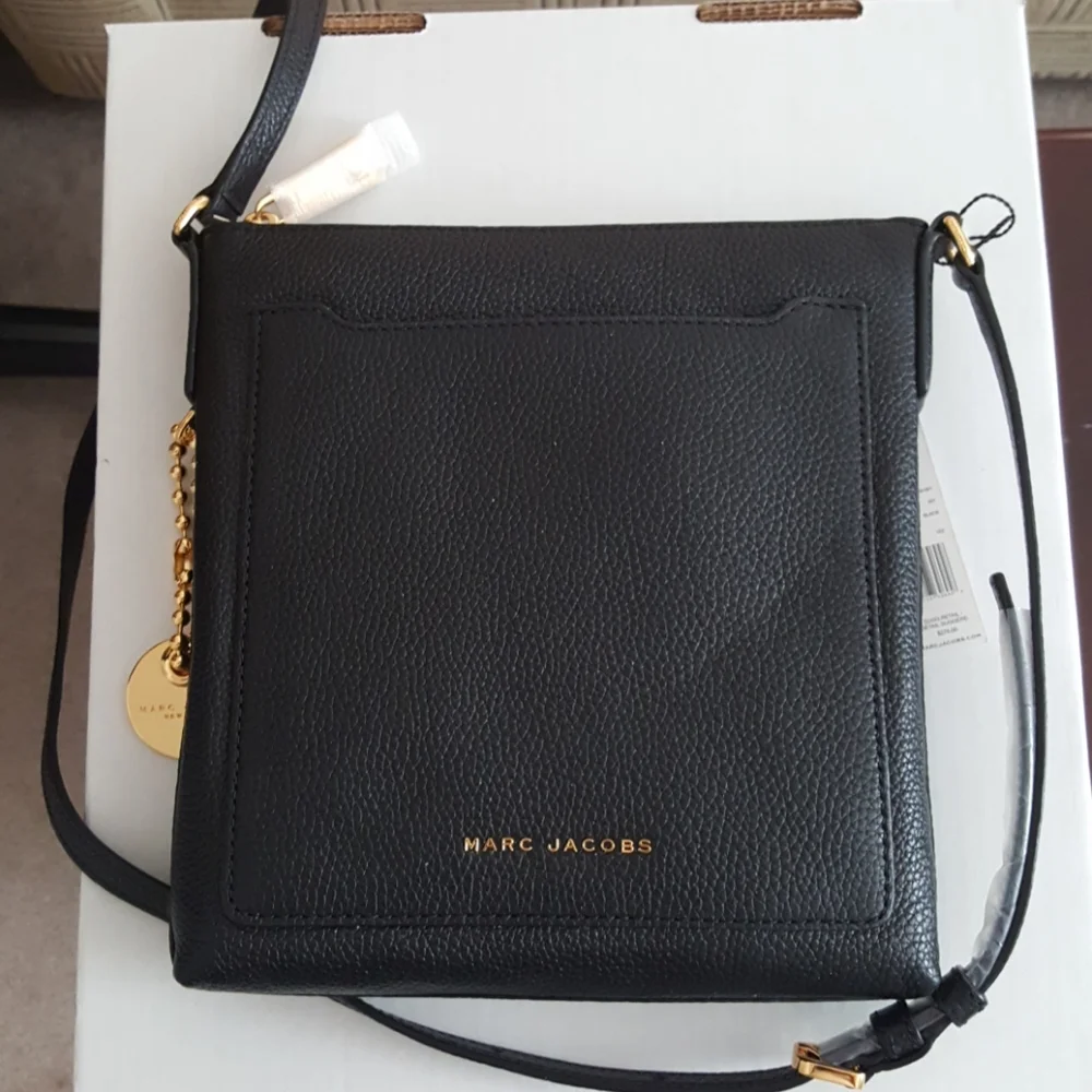 20:08- Marc Jacobs Pebbled Leather Crossbody
